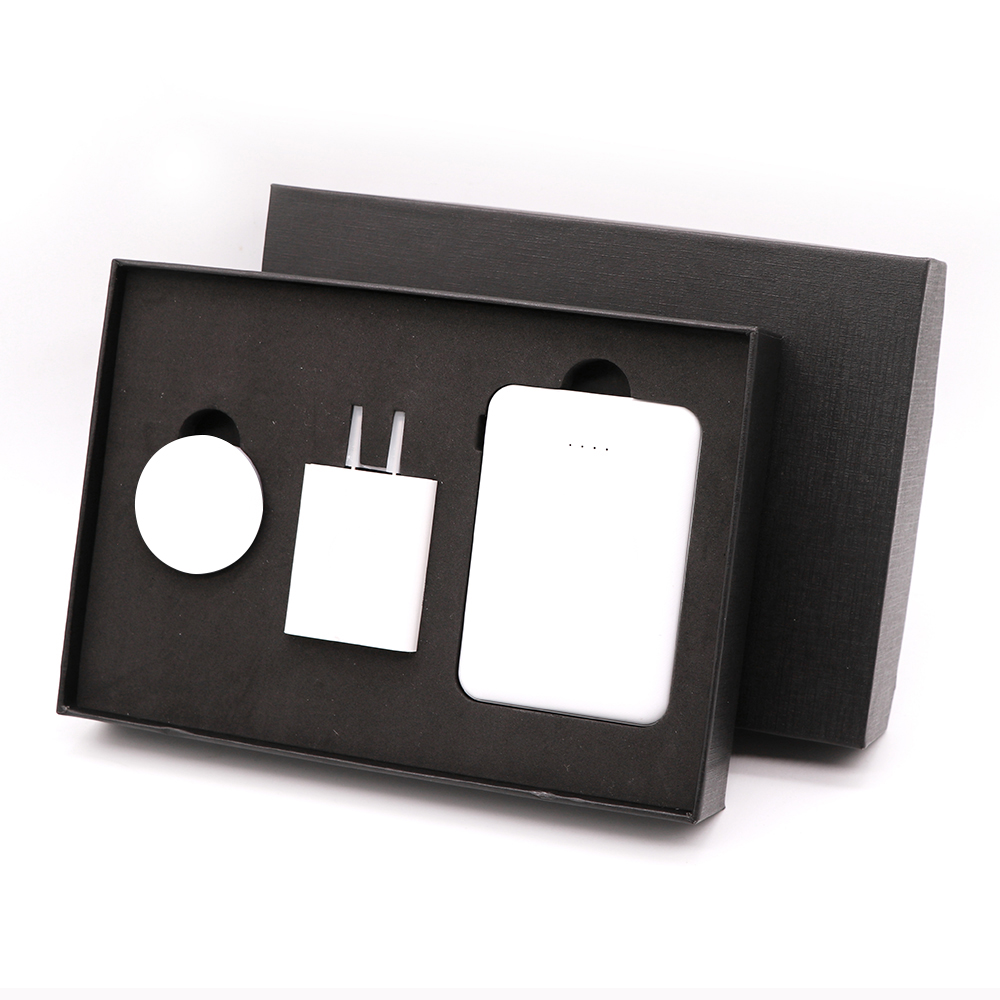กิ๊ฟเซ็ท 4 In 1 Power Bank + Adaptor + Phone stand + Cable